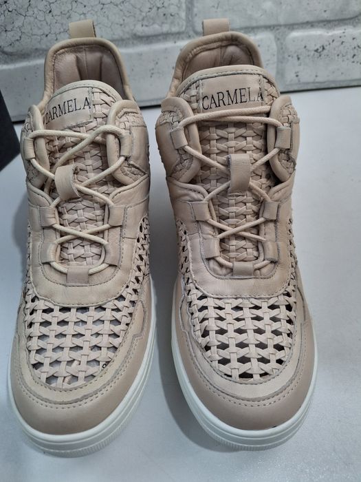 Sneakersy na koturnie Carmela r.38 skóra naturalna