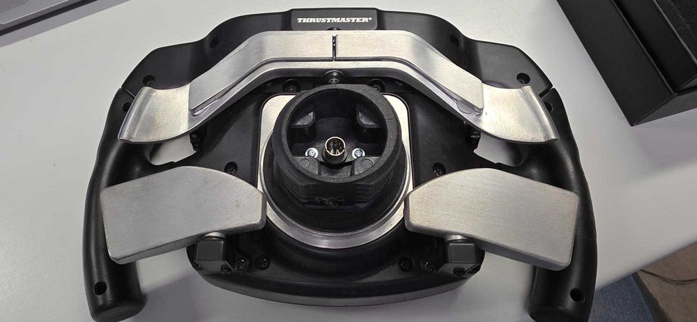 Volante Ferrari SF1000 thrustmaster