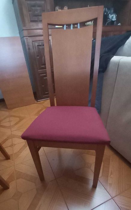 Vendo Mesa de Sala extensível com 4 cadeiras