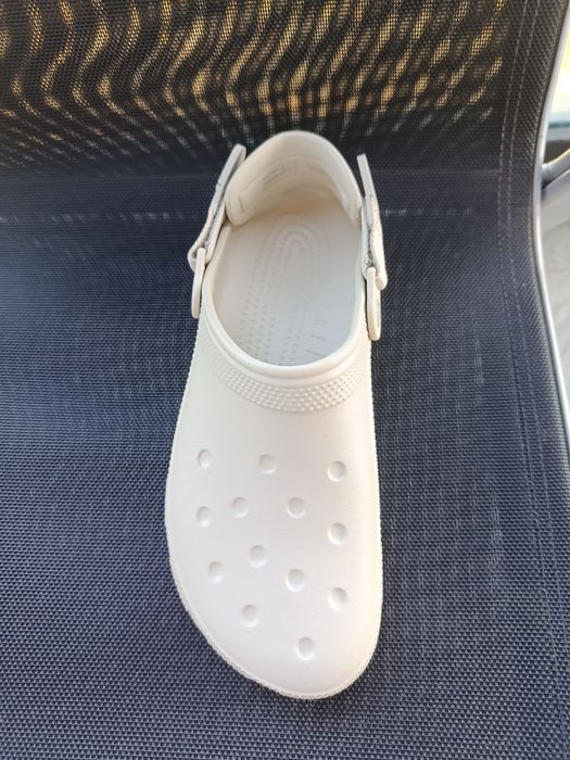 Crocs bistro.   .