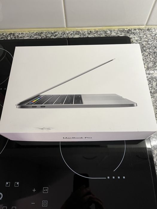 Apple MacBook Pro 13'' Touch Bar, 4 Thunderbolt, 16GB RAM, 512 SSD