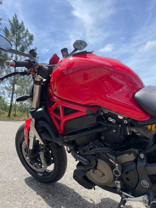 Ducati Monster 1200S