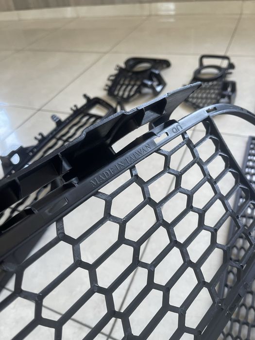 Решітки в бампер bmw F30 F32 F33 F36 F10 F11м пакет центральна решітка