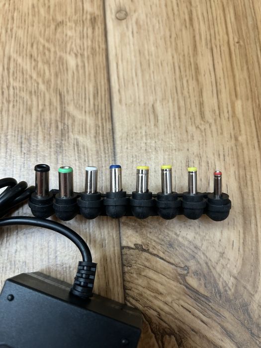 Універсальний зарядний пристрій для ноутбуків Notebook Power Adapter