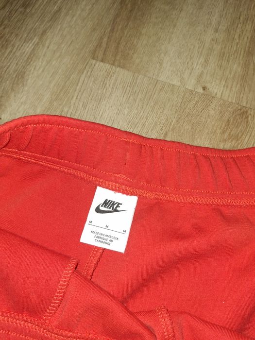 Spodenki Nike Tech Fleece czerwone