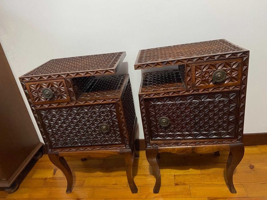 Mesinhas de cabeceira trabalhadas dos anos 60