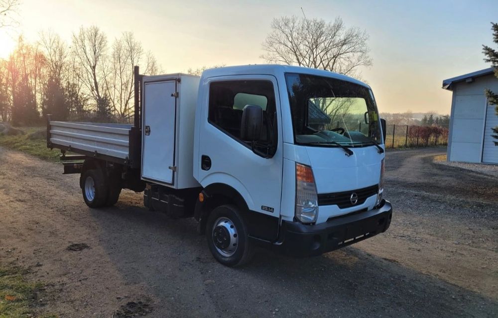 Cabstar 2.5 D Tribasculante