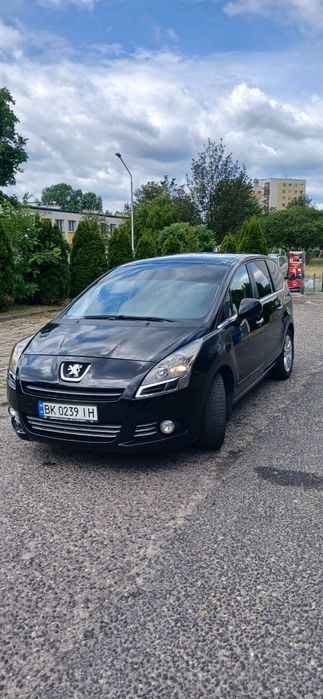 Peugeot  5008...