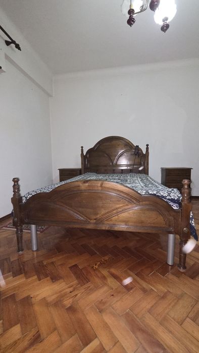 Cama com estrado