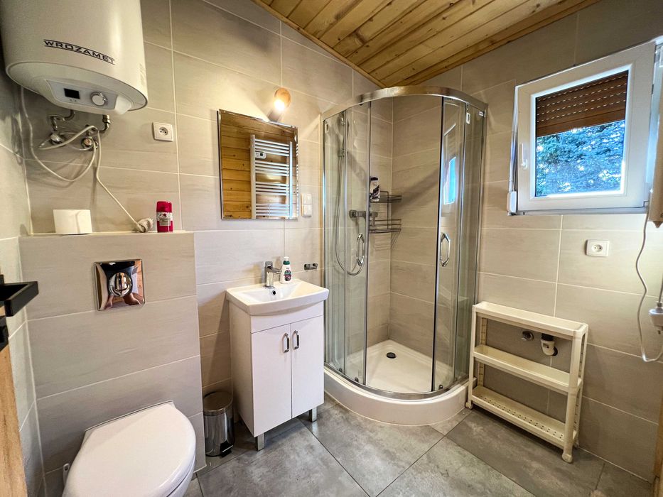 Domek letniskowy całoroczny nad jeziorem Skrzyneckim z jacuzzi