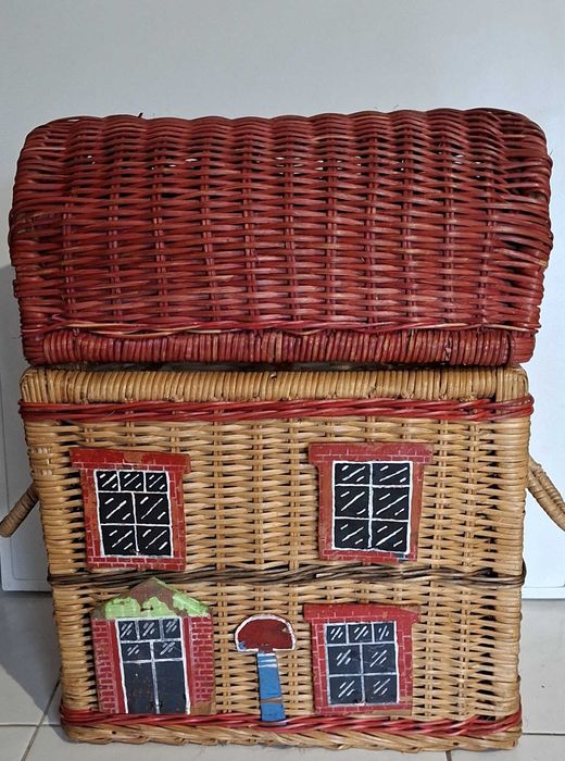 Cesto / Casa para brinquedos, em verga, vintage