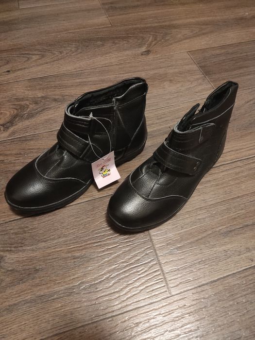 Продам новые зимние детские ботинки 35 р.