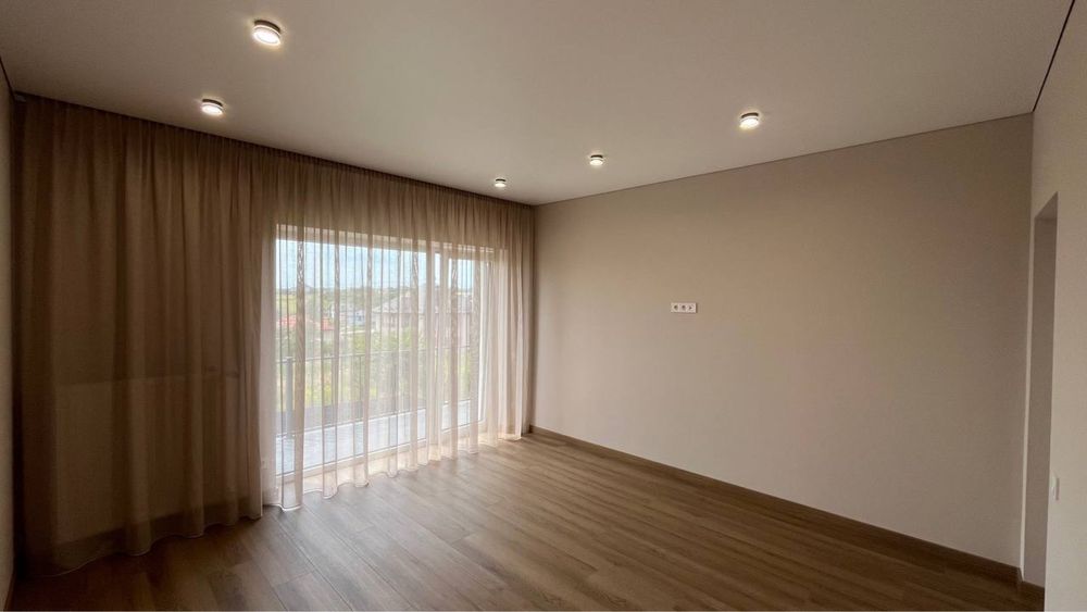 Котедж з ремонтом від власника, підвал, гараж, газ, ділянка 5сот.