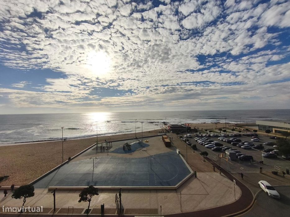 Apartamento T6 (primeira linha de mar)