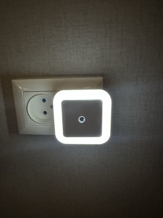 Світлодіодний нічник з датчиком світла