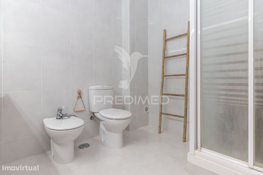 Apartamento T2 com 2 Marquises ,4 Caminhos em Setúbal.