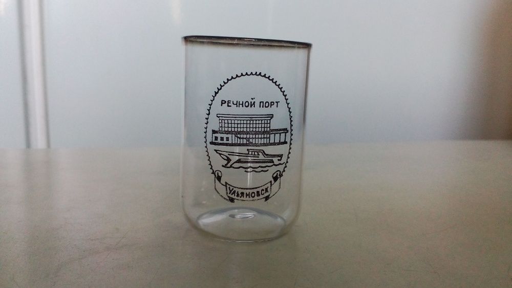 Рюмочки сувенирные (хрустальные).