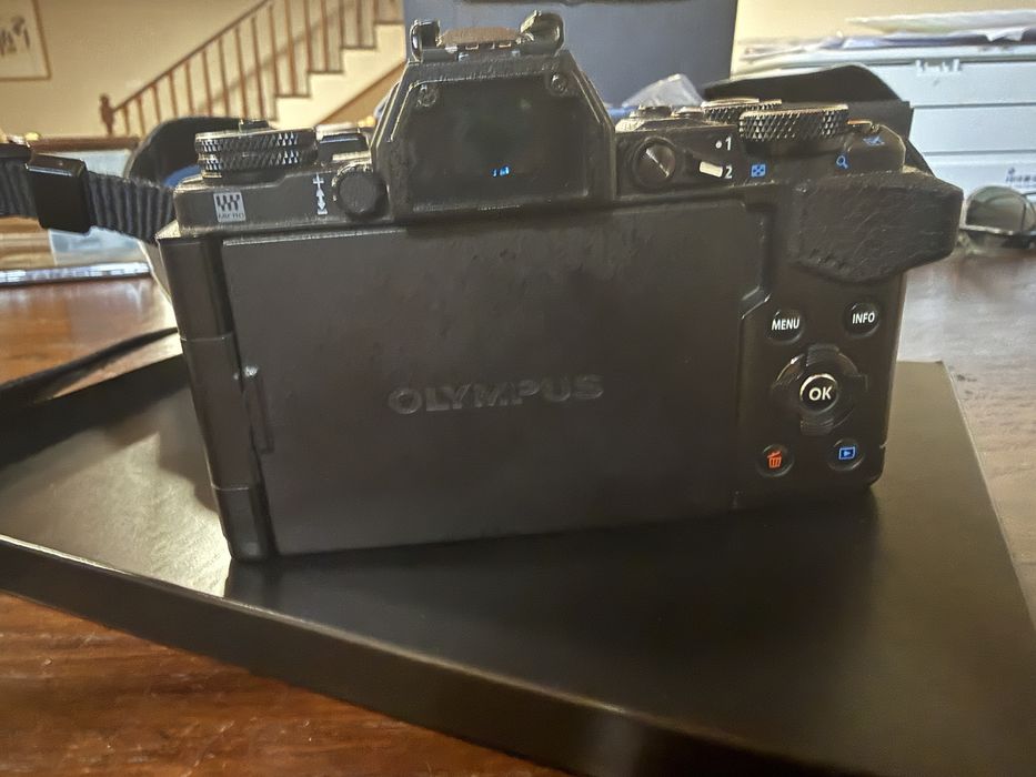 KIT Olympus OM-D E-M5 Mark II + Lente + FLASH + 4 BATERIAS + carregador duplo