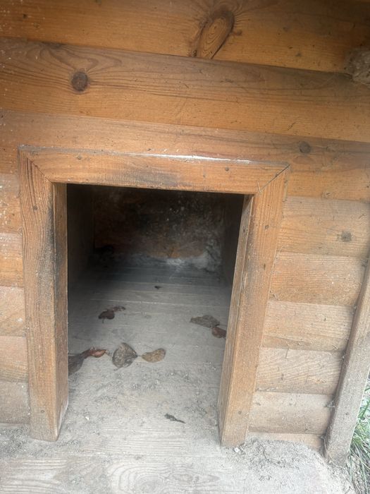 Утеплена собача будка для великої собаки