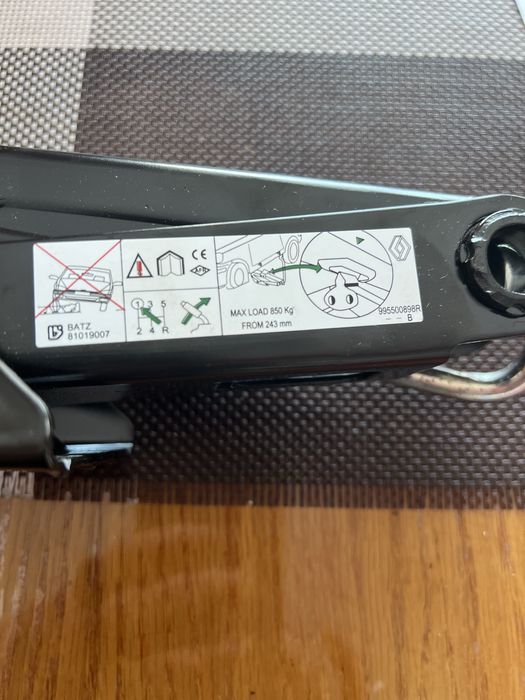 Домкрати для різних марок автомобілів Оригінал Reno. Nissan. Mercedes