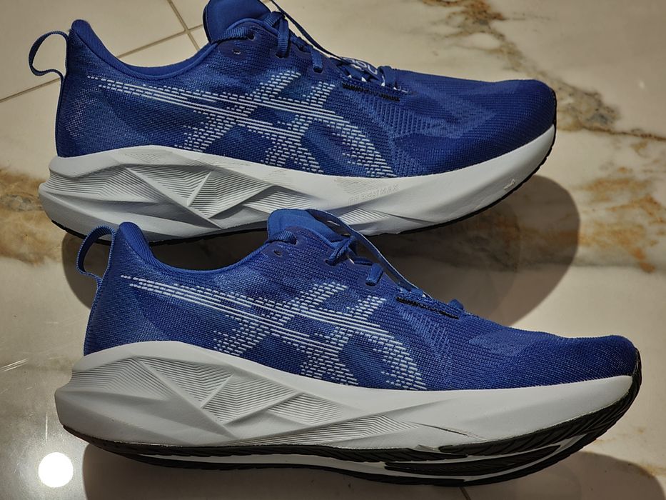 Оригінал 100% чоловічі кросівки asics novablast 5  eur 44.5