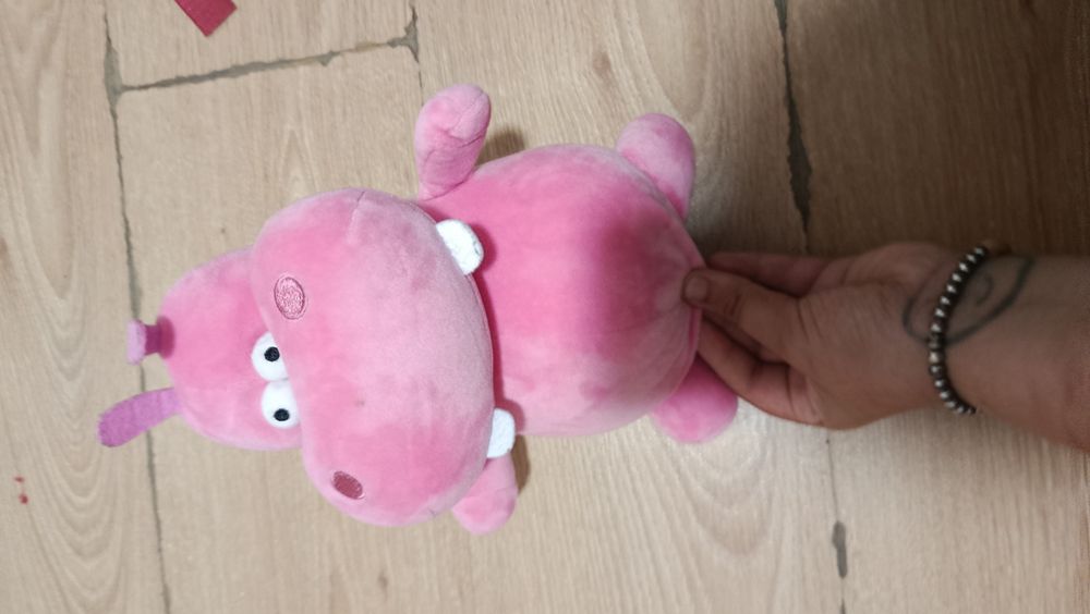 3 pelucias (polvo, hipopótamo rosa e de lamen)