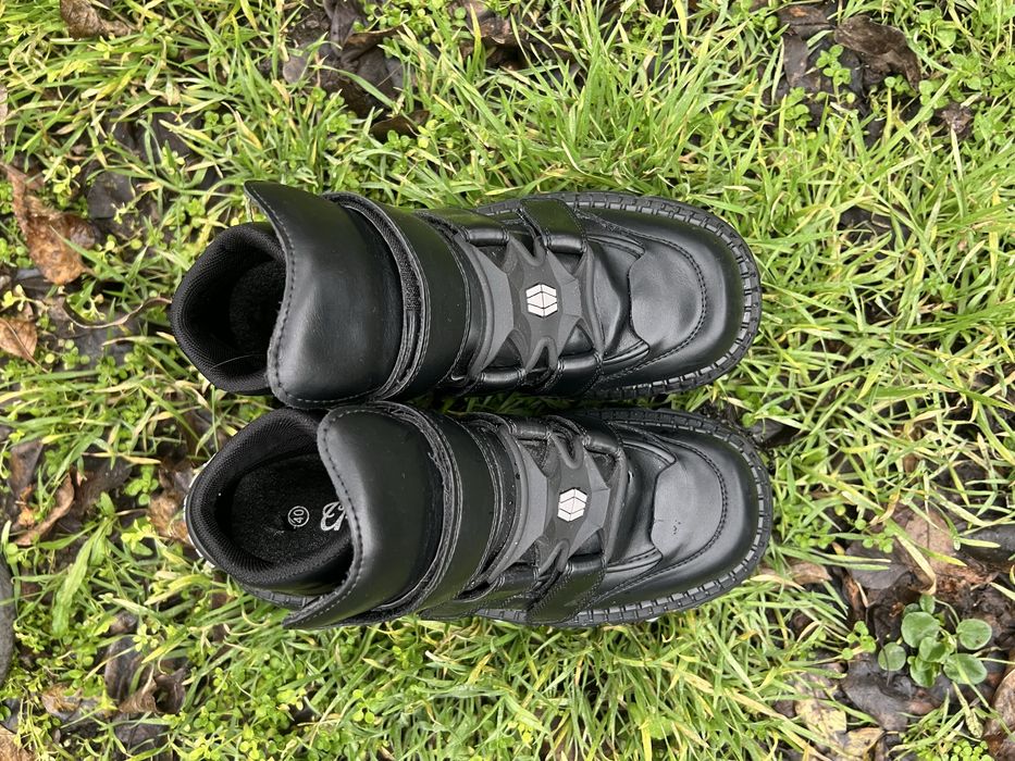 Черные ботинки на большой подошве