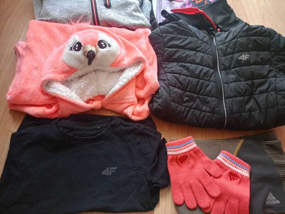 Duży zestaw sportowy na 7-8 lat (Adidas, 4f) kurtka, czapka, bluzy