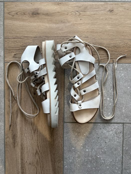 Босоніжки літні з завʼязками