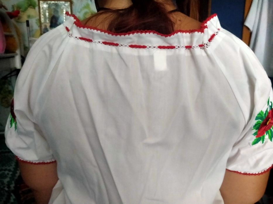 Вышиванка с маками