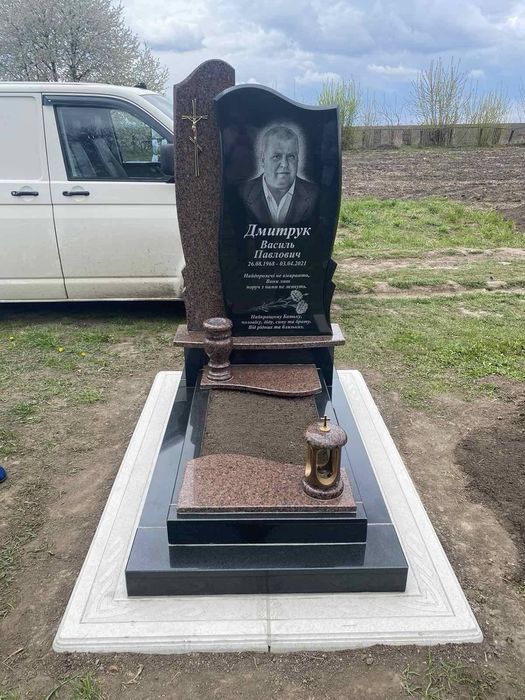Памятники від Виробника