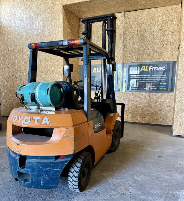 Empilhador toyota 2500kg!! Rigoroso estado!