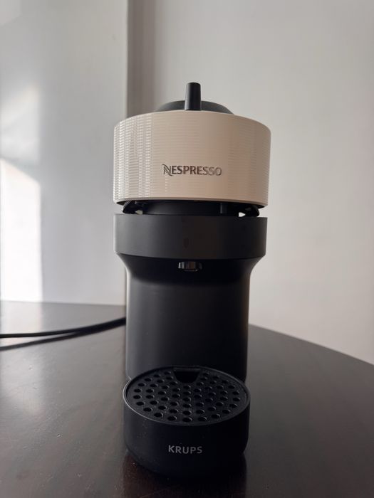 Maquina Cafe Nespresso - SEMI NOVA