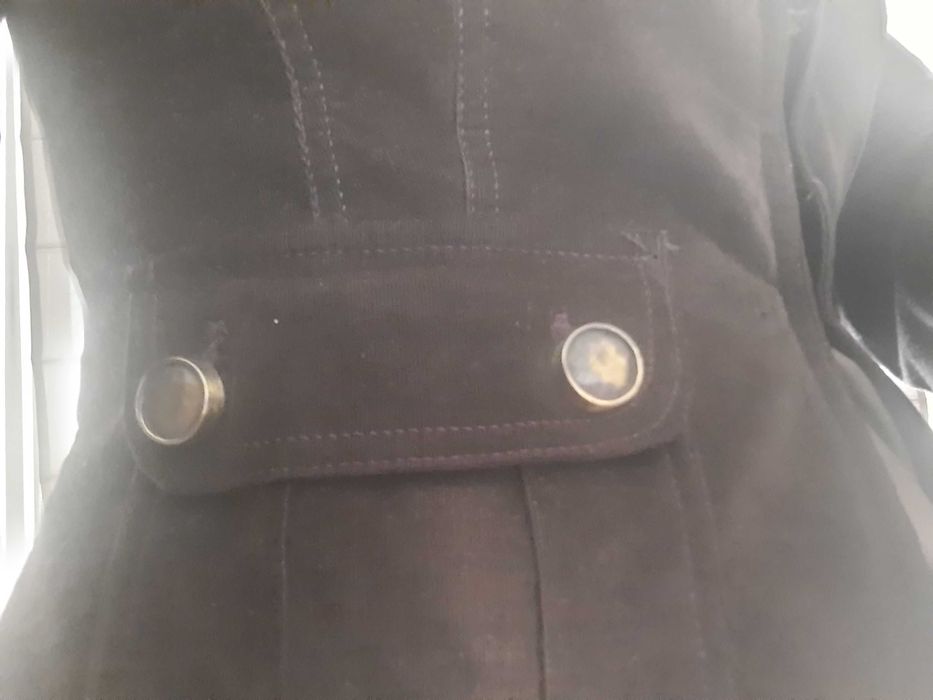 Casaco de bombazine de veludo, cintado de Alba Conde