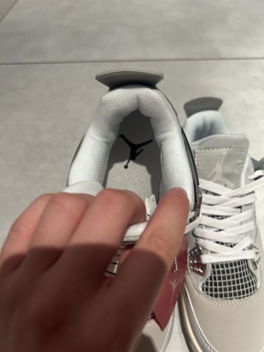 Air Jordan 4 Frozen Moment 40