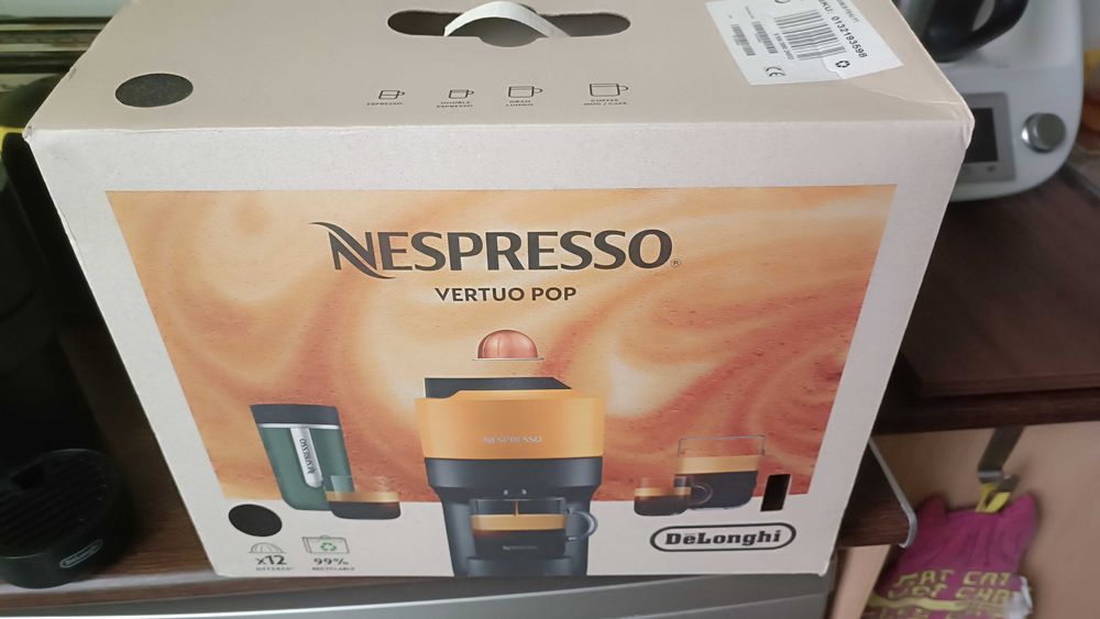 Maquina de Café Nespresso Vertuo Pop Preta
