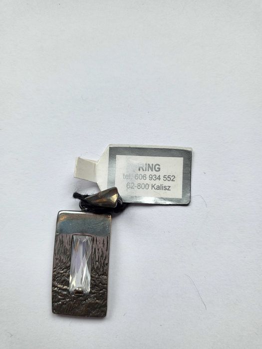 Wisiorek srebrny nowy. RING.