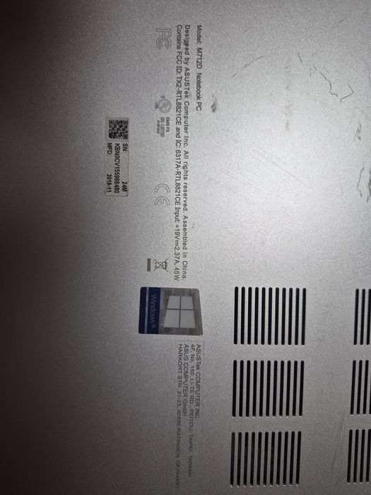 Laptop asus M712D