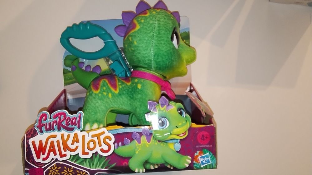 Interaktywny dinozaur na smyczy od Hasbro, 4+ lat