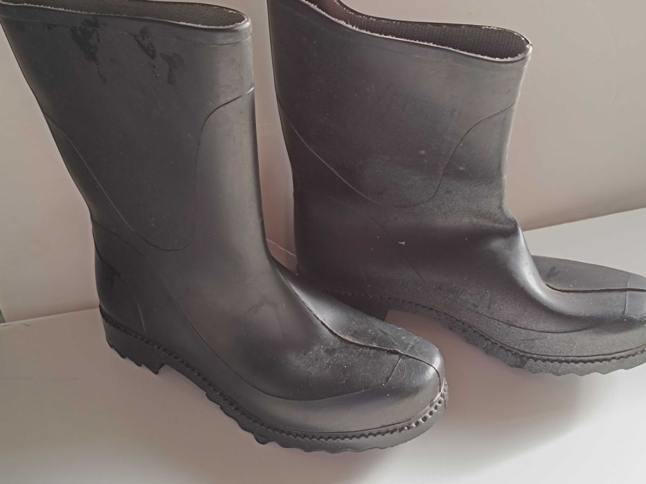 Galochas pretas de borracha N.39
