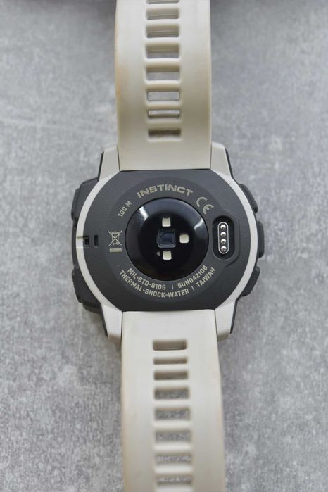 Garmin instinct 810g gps компас