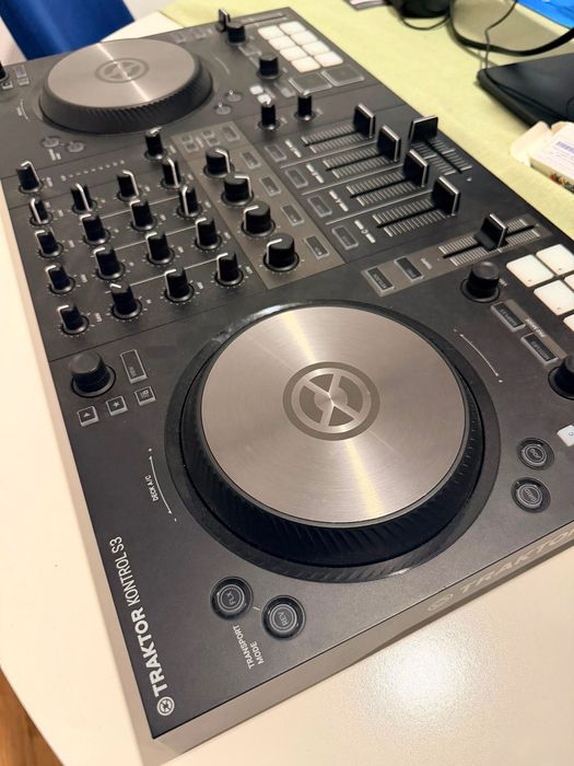 Native Instruments Traktor Kontrol S3