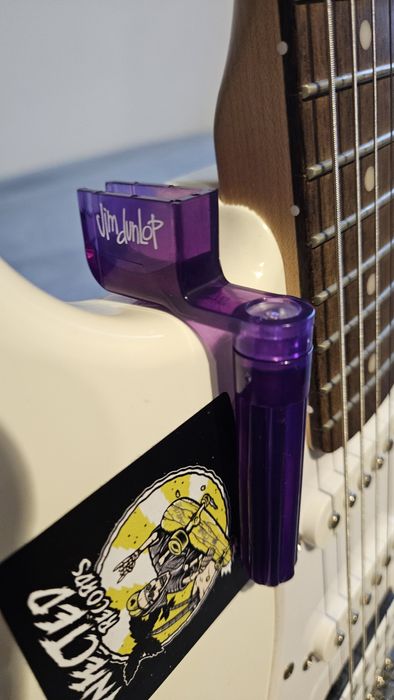 Guitarra Squier Stratocaster + Amplificador e acessórios completos