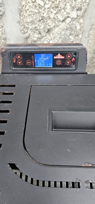 Salamandra a pellets em bom estado da marca Bronpi, com comando