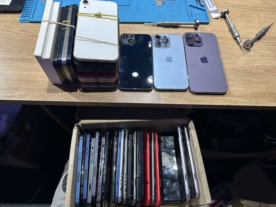 Корпуса iphone оригінальні