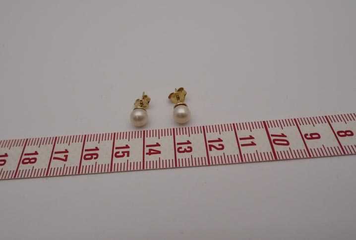 Złote kolczyki z perłami 6,1 mm. Sztyfty.