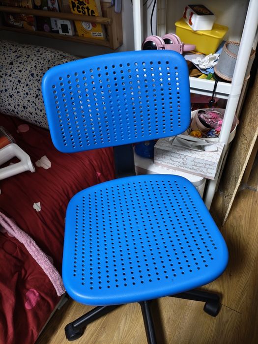 Cadeira giratória rotativa rodas rodinhas IKEA alrik