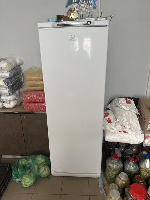 Морозильна камера Indesit
