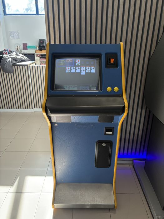 Máquina de 100 jogos