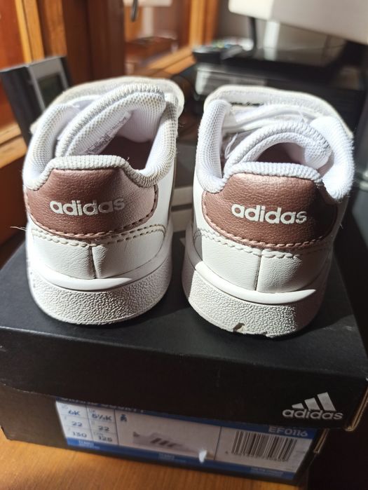 Стильні кеди для дитини від Adidas